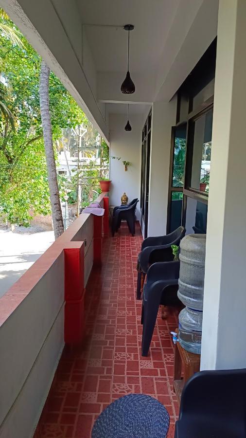 Abhi'S Cafe Avaduthura Kovalam Exterior foto