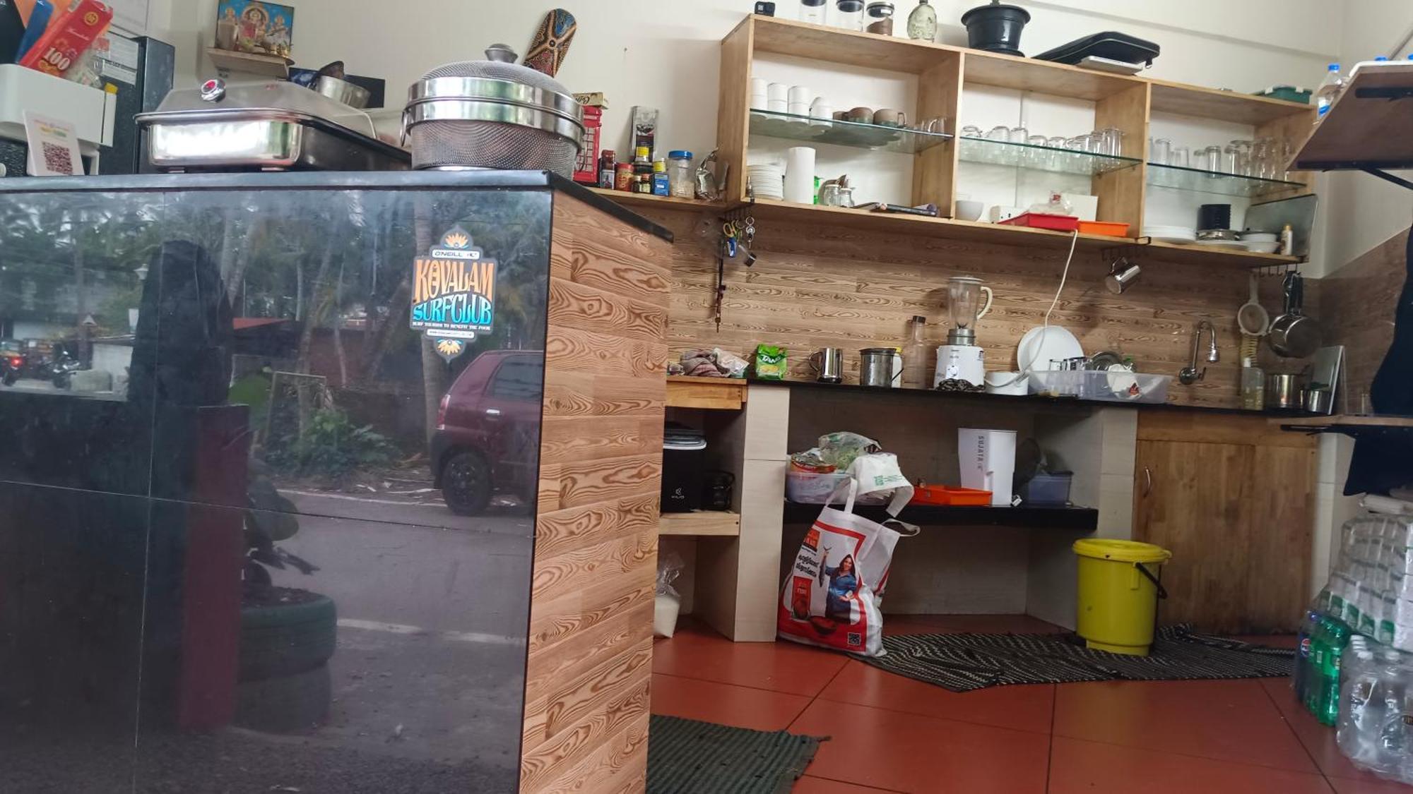 Abhi'S Cafe Avaduthura Kovalam Exterior foto